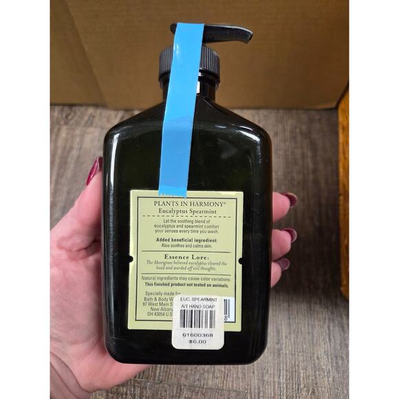 Bath + Body Works Relax Eucalyptus Spearmint Stress Relief Hand Soap 12 oz NEW! - Picture 2 of 3